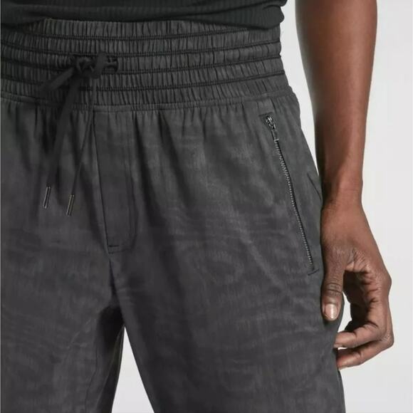 Athleta Camden Printed Joggers in Black Moire - Picture 4 of 10